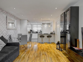Stunning 1 bed apartment with parking Pass the Keys